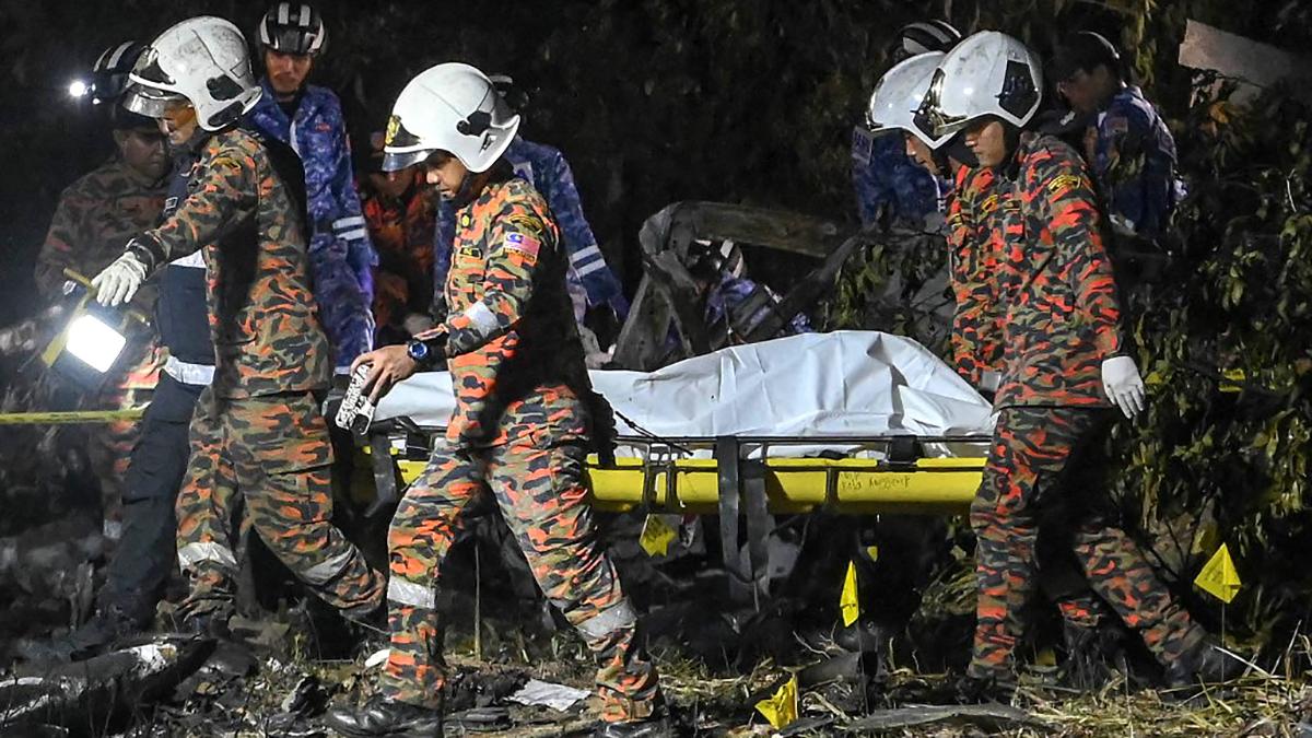 Diez muertos por la cada de una avioneta en Malasia Foto AFP