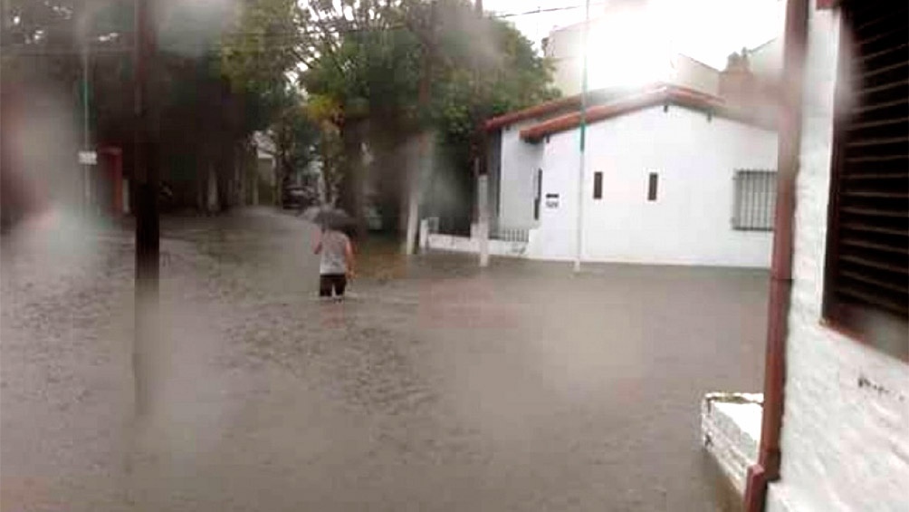 Fuerte temporal dej barrios inundados en La Plata Foto archivo