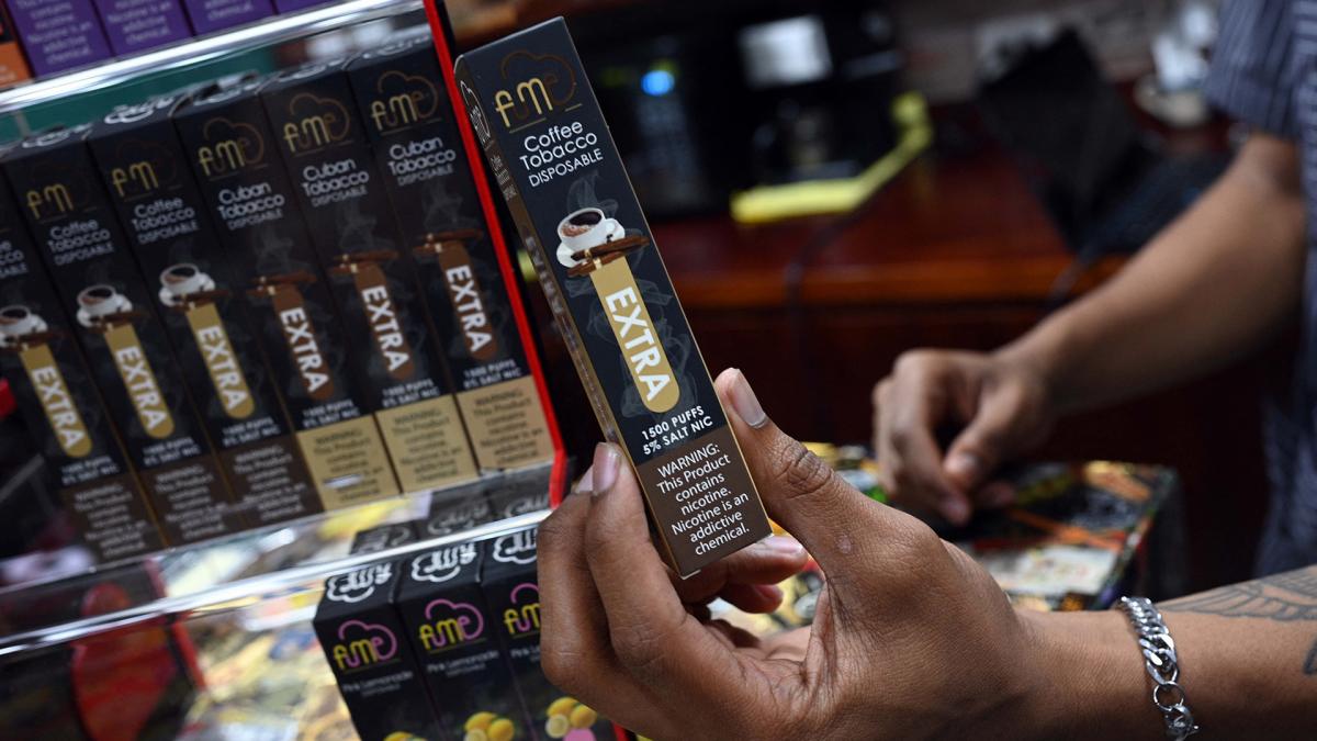 Segn inform el organismo los nios de 13 a 15 aos utilizan cigarrillos electrnicos en mayor proporcin que los adultos en todas las regiones Foto AFP