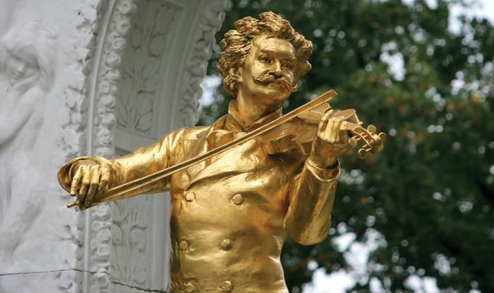 Una estatua en homenaje a Johann Strauss en Viena. 